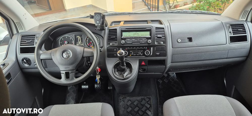 Volkswagen Caravelle - 8