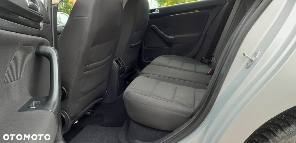 Volkswagen Golf - 29