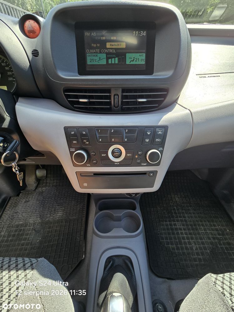 Nissan Almera Tino - 3