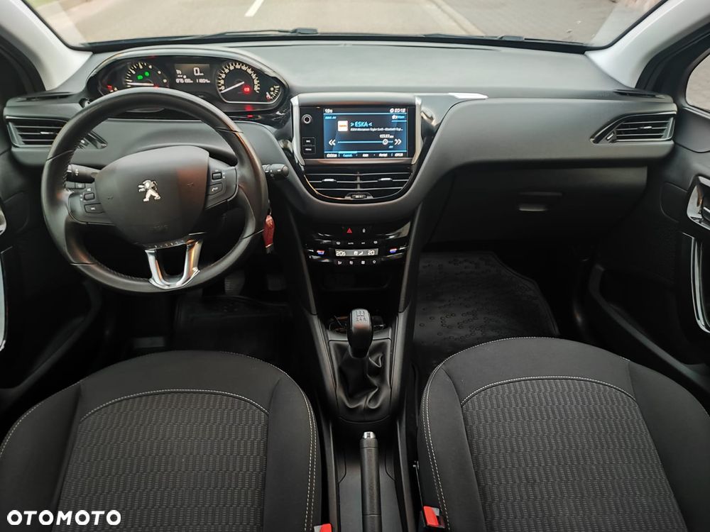 Peugeot 208 - 35