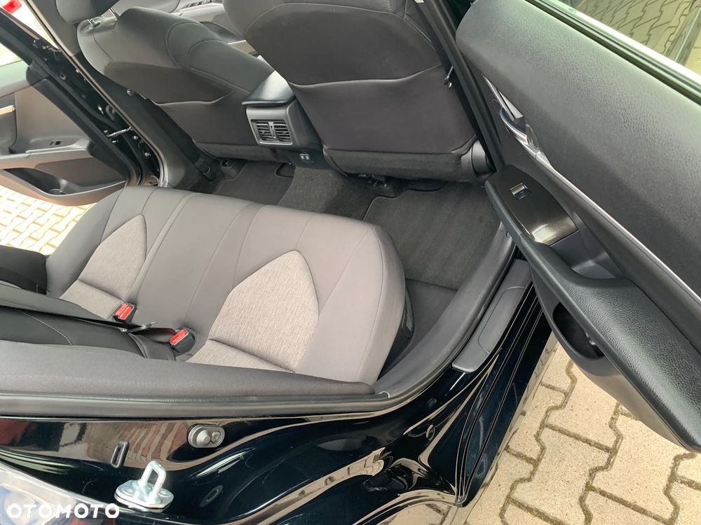 Toyota Camry 2.5 Hybrid Comfort CVT - 18