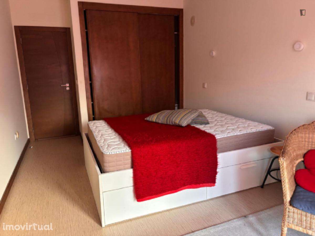 Quarto - localizado em Setubal - Grande imagem: 2/6