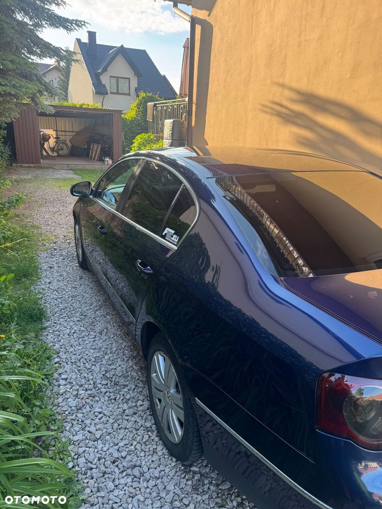 Volkswagen Passat - 1