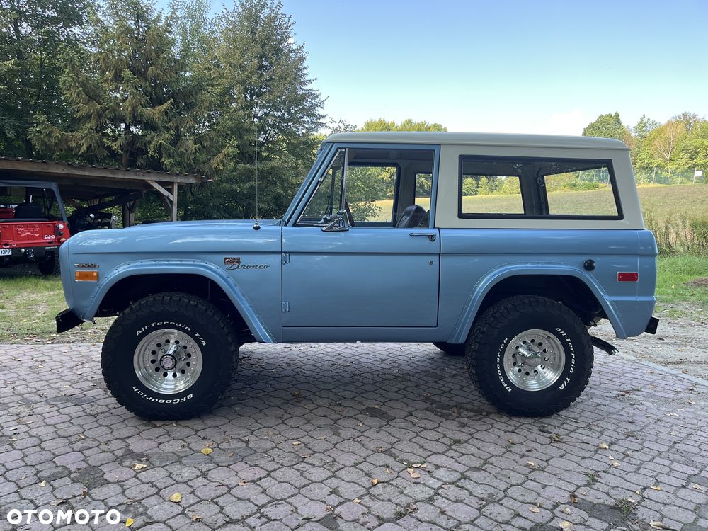Ford Bronco - 3
