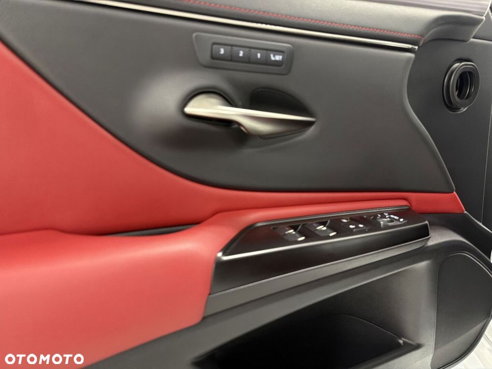 Lexus ES 300h F Sport Edition - 11