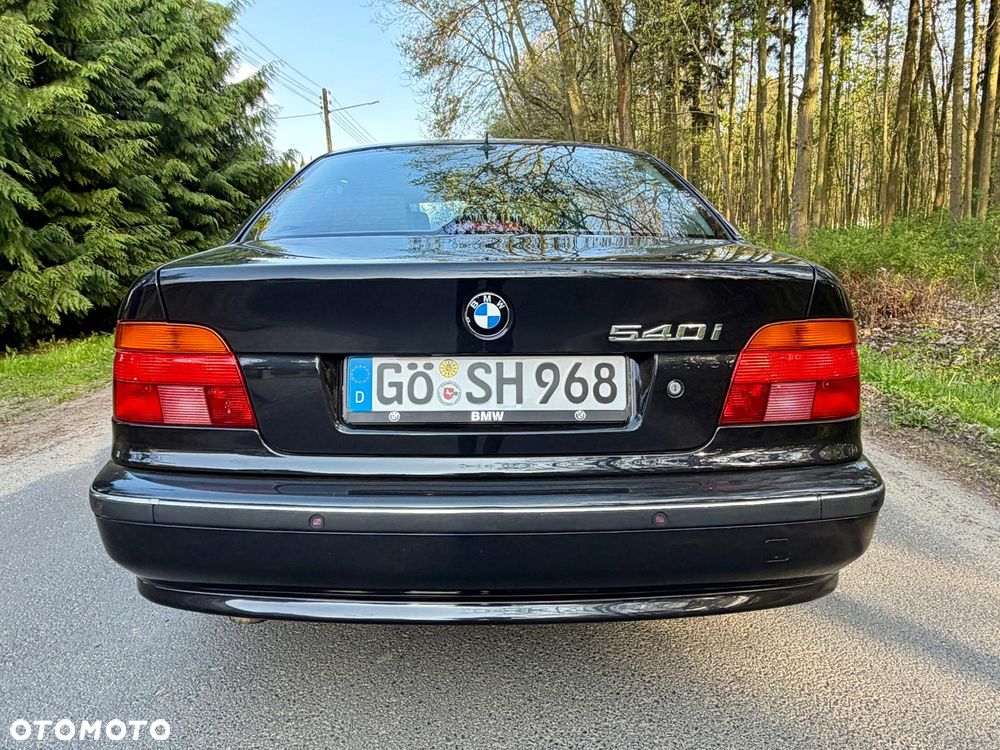 BMW Seria 5 540i - 29