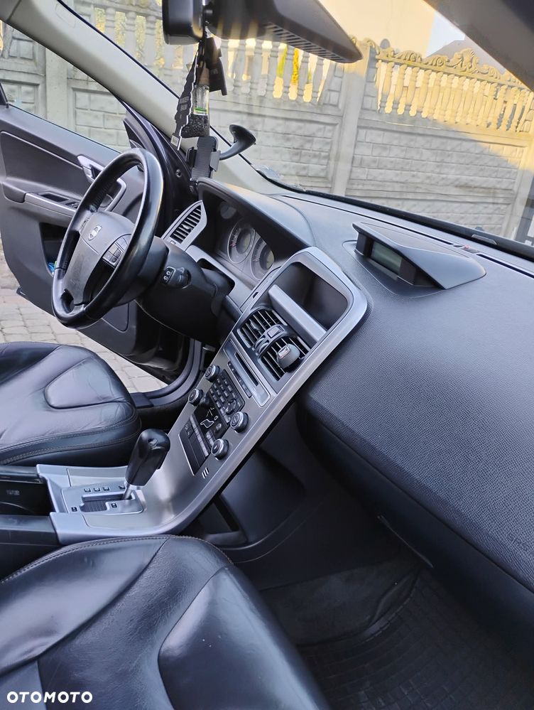 Volvo XC 60 3.2 AWD RDesign - 8