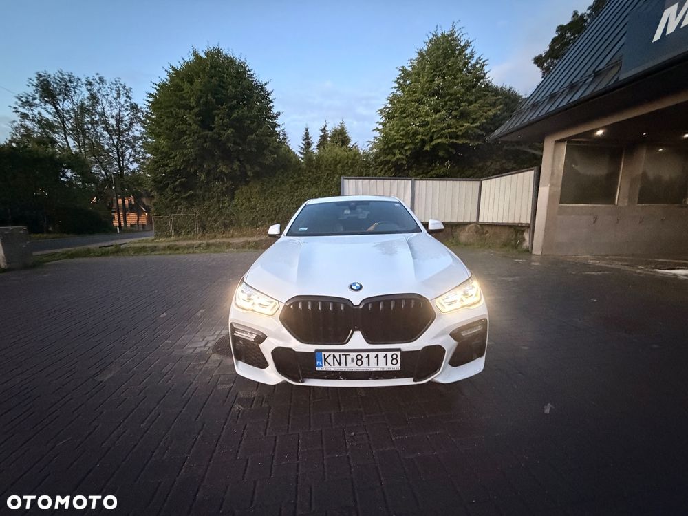 BMW X6 xDrive40d mHEV - 17