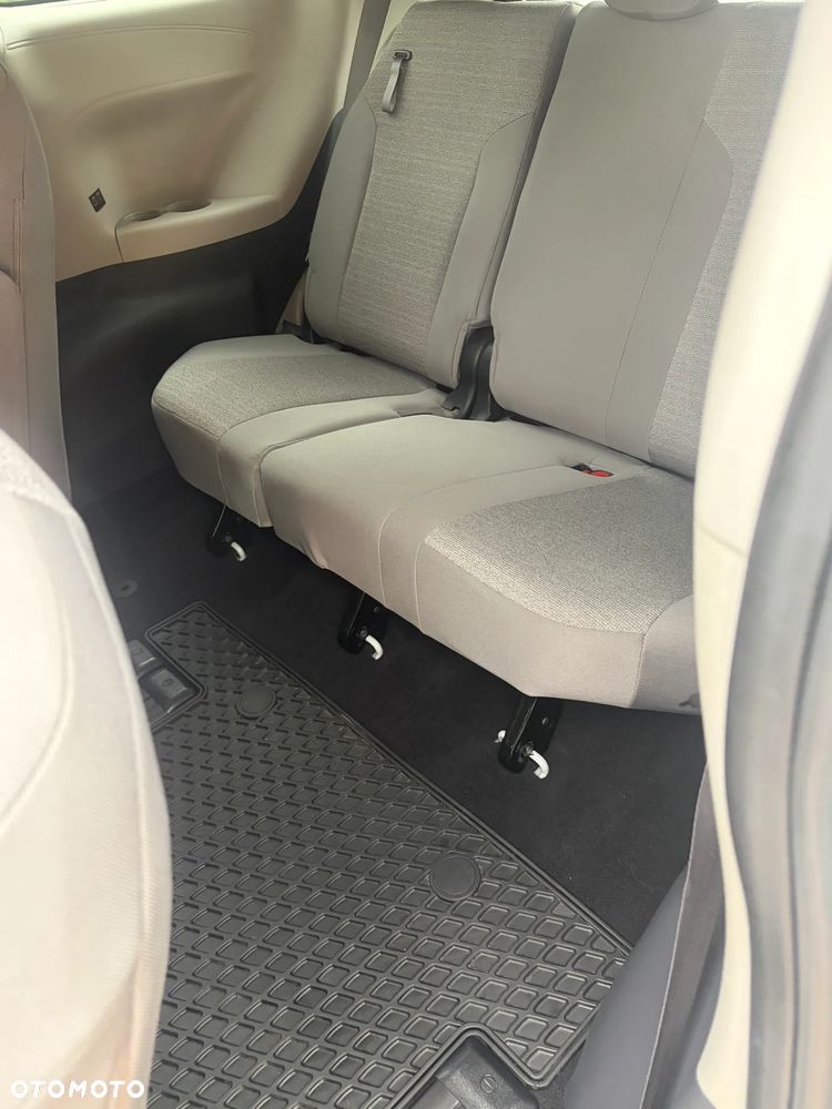 Toyota Sienna - 30