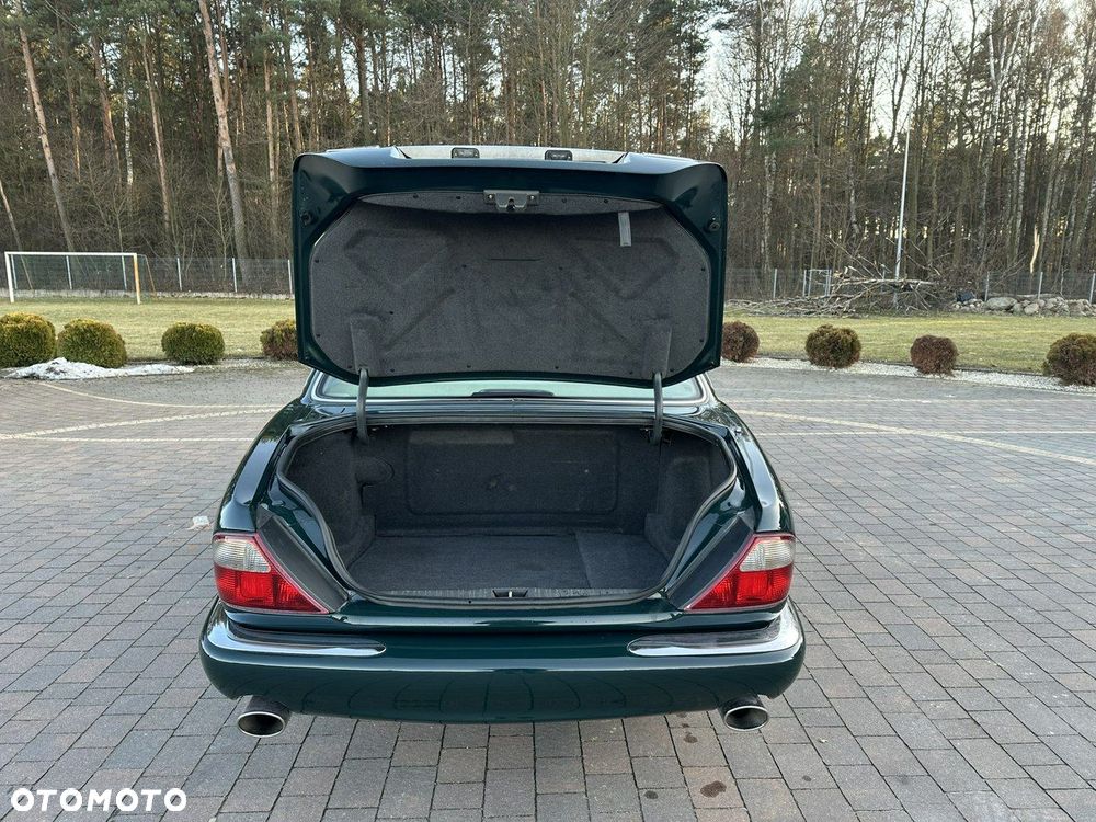 Jaguar XJ - 12