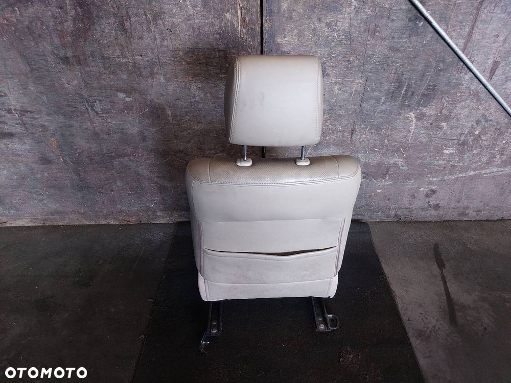 FOTEL PRAWY PRZÓD PASAŻERA ELEKTRYCZNY GRZANY AVENSIS T25 - 3