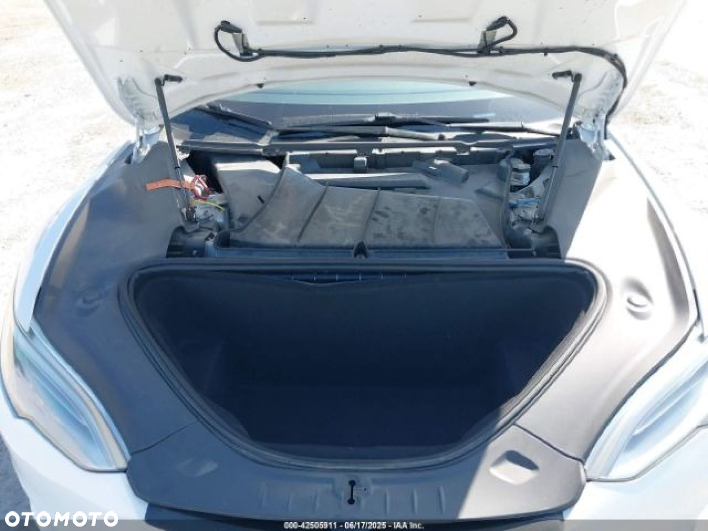 Tesla Model S - 12