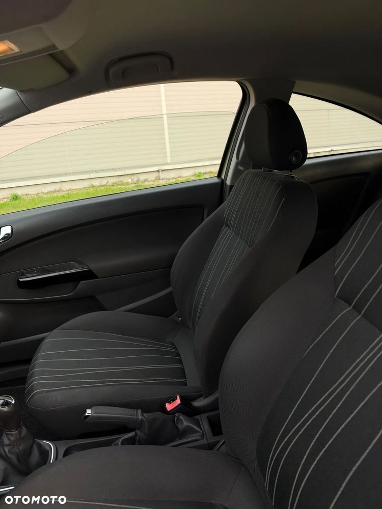 Opel Corsa 1.2 16V Essentia - 22