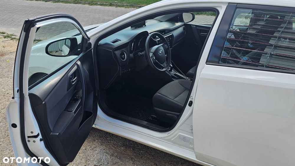 Toyota Auris Hybrid 135 Active - 11