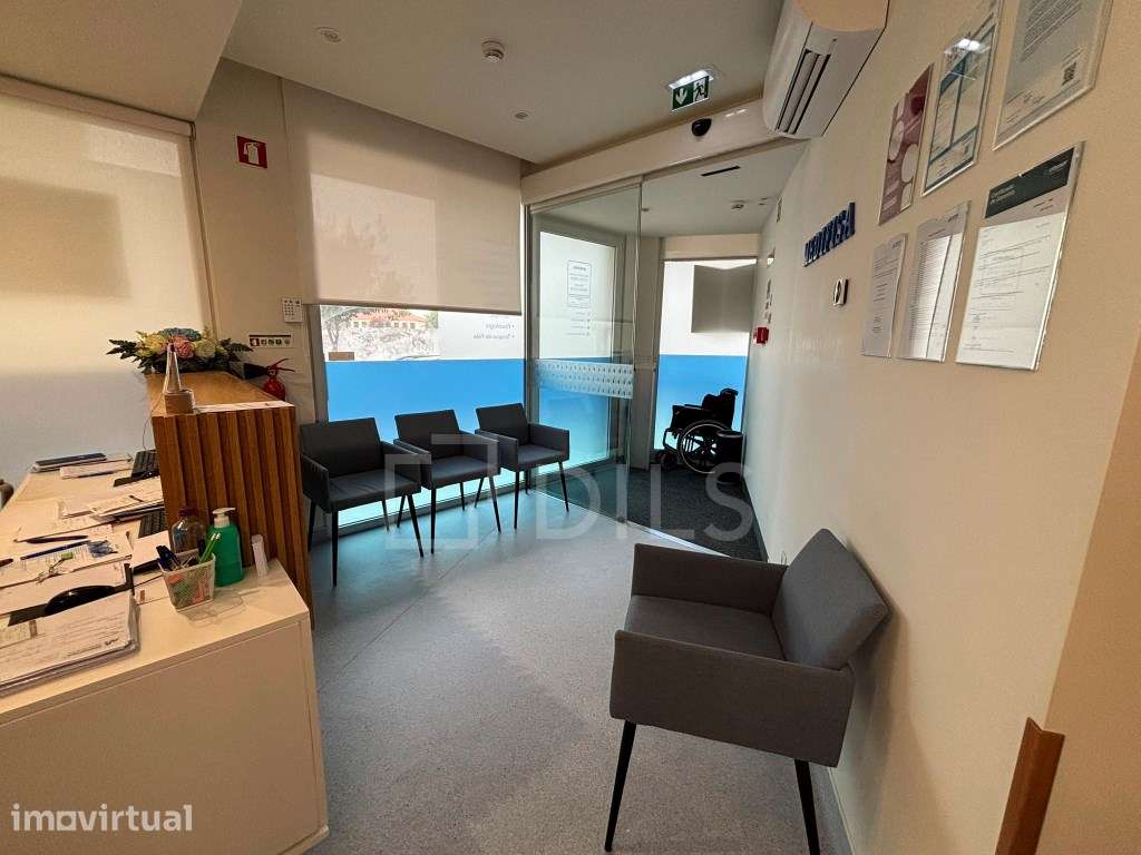 Espaço comercial para arrendar, na Rua Brito Capelo, Porto - Grande imagem: 2/21