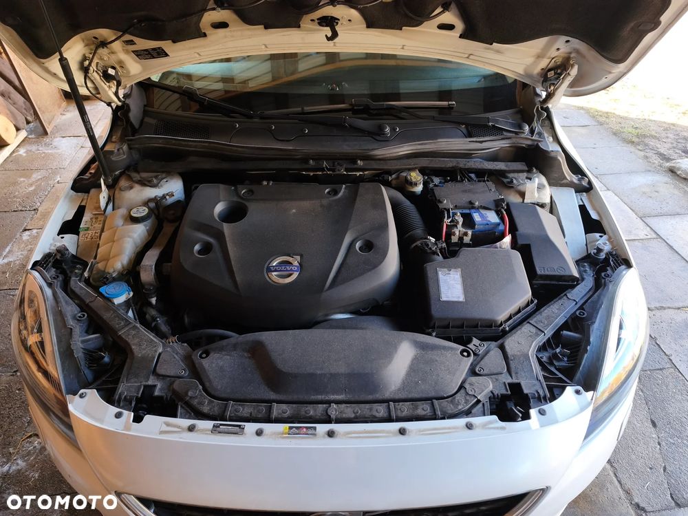 Volvo V40 D4 Drive-E Ocean Race - 16