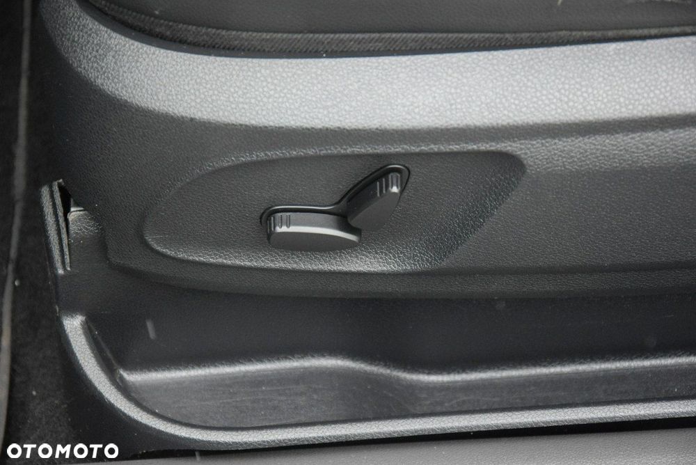 Ford Kuga - 28