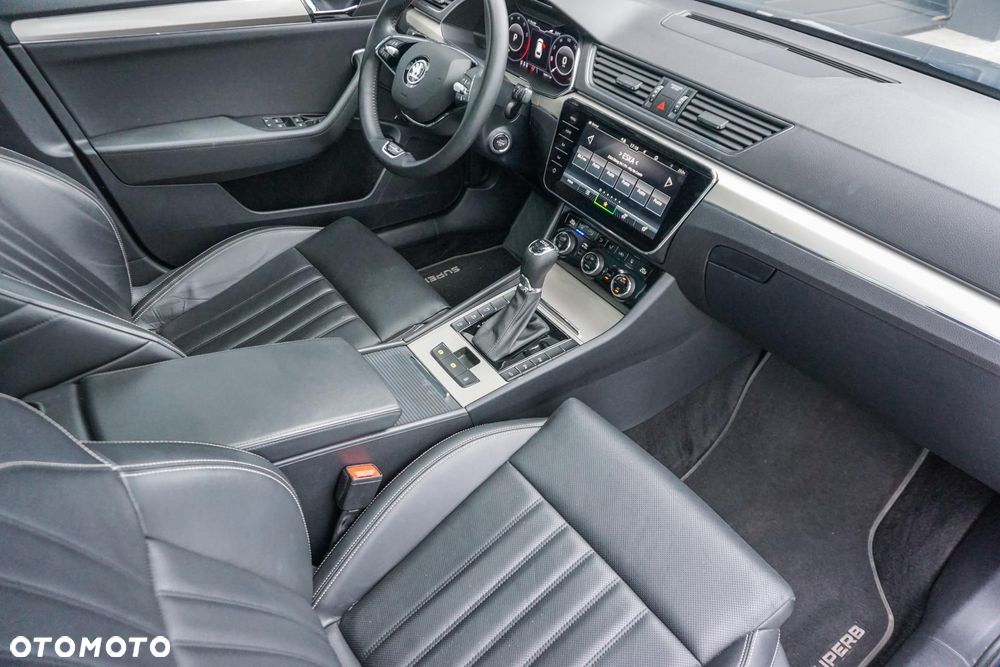 Skoda Superb 2.0 TSI L&K DSG - 17