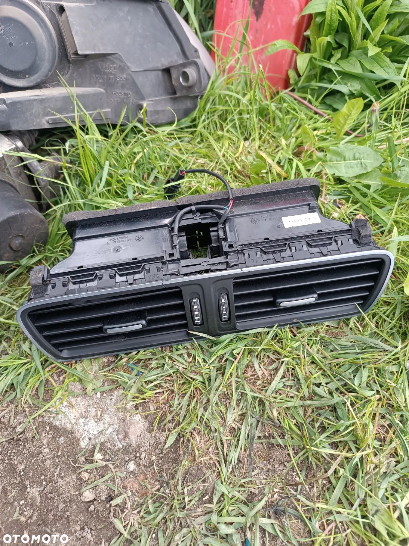 WLOT KRATKA POWIETRZA NAWIEWU SRODKOWA DYFUZOR KONSOLI VW PASSAT B6 B7 CC 3AB819728A - 1