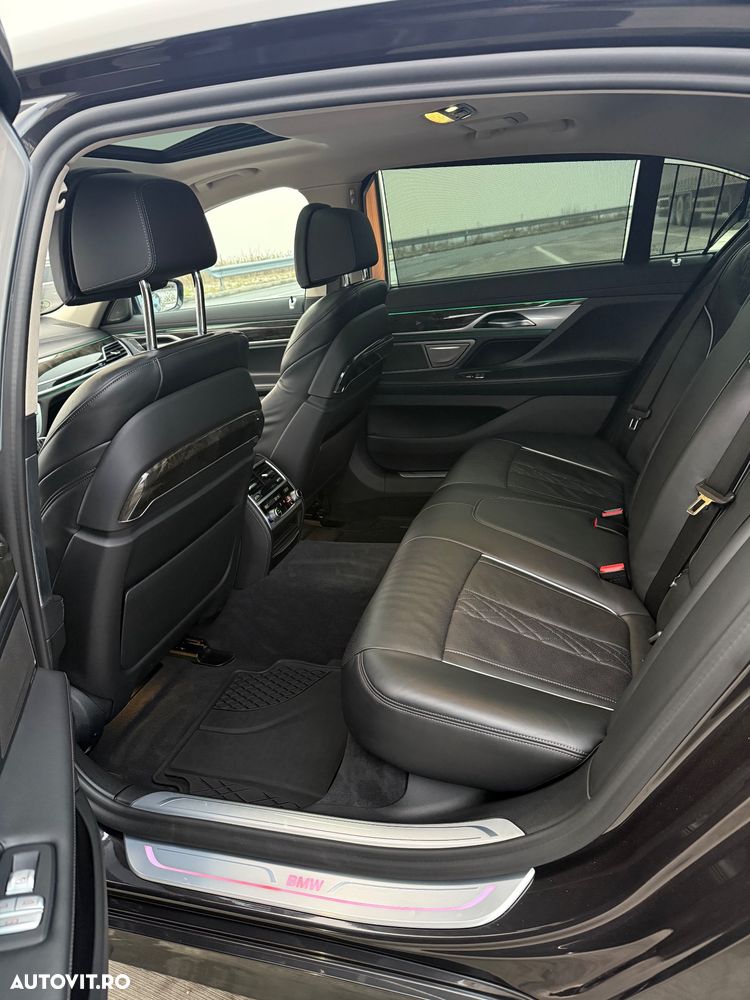 BMW Seria 7 730Ld xDrive MHEV - 28