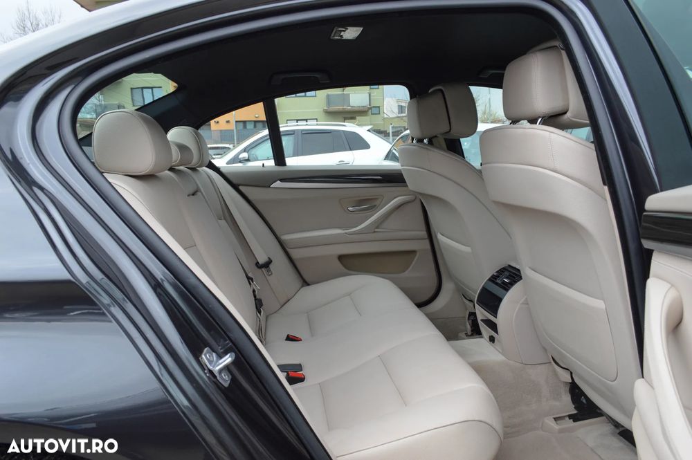 BMW Seria 5 520d Aut. Luxury Line - 27