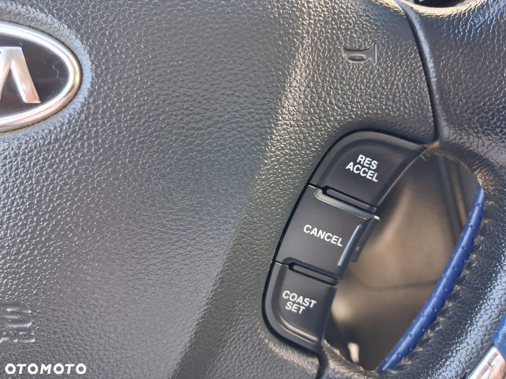 Kia Carens - 17