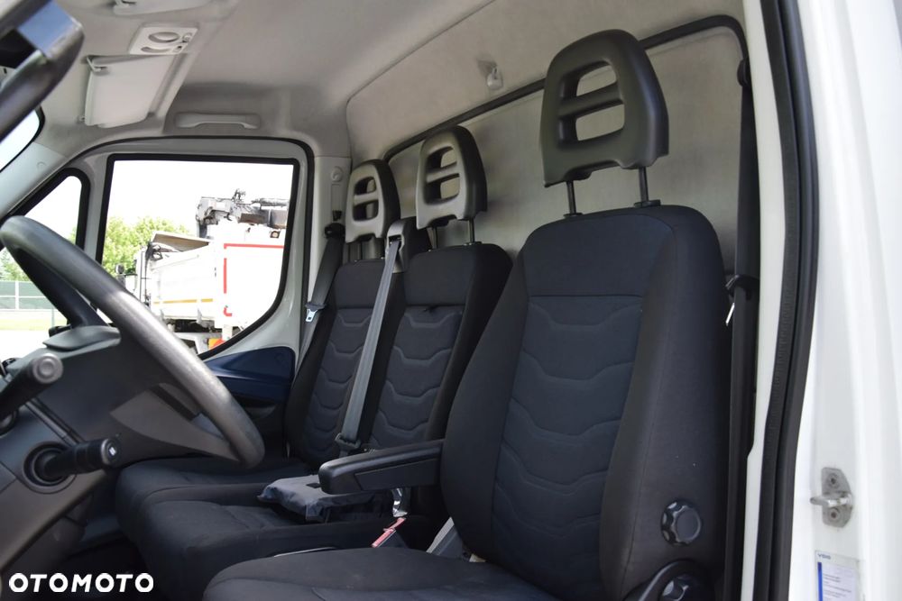 Iveco DAILY 70C18 / 3.0 - 180 KM / AUTOMAT HI-MATIC / 3 OSOBY / CHŁODNIA - MROŹNIA 4,55 M / FRIGOBLOCK / WINDA SORENSEN / KLIMA / TEMPOMAT / KAMERA COFANIA / REGULOWANE ZAWIESZENIE / SERWISOWANY / SPROWADZONY Z NIEMIEC - 40