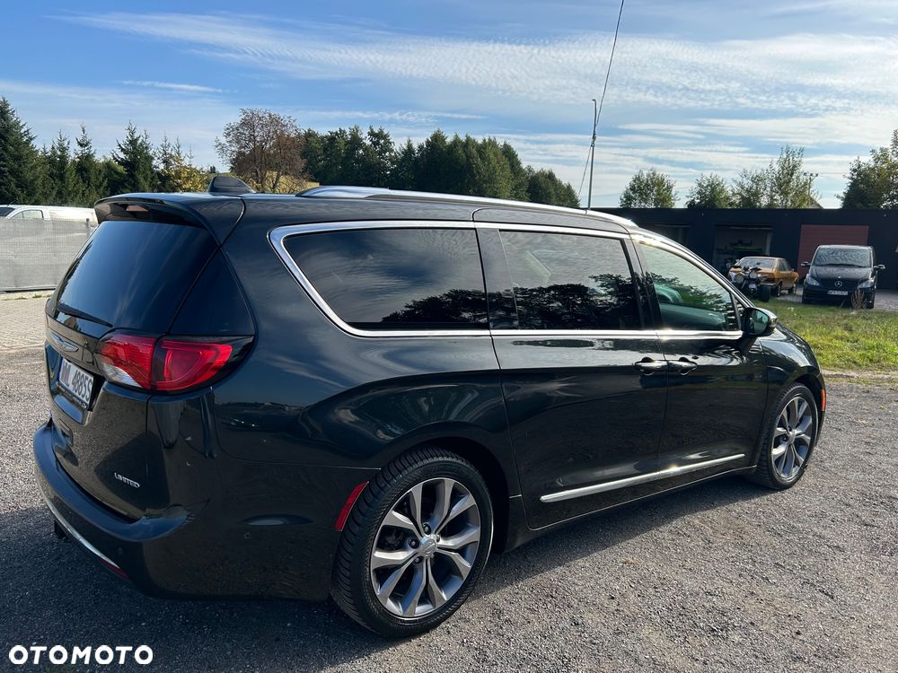 Chrysler Pacifica - 11