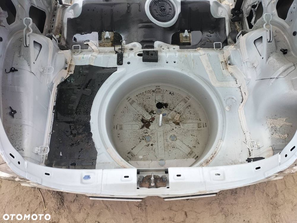 WANNA BAGAŻNIKA PAS TYLNY OPEL ASTRA H LIFT Z474 - 2