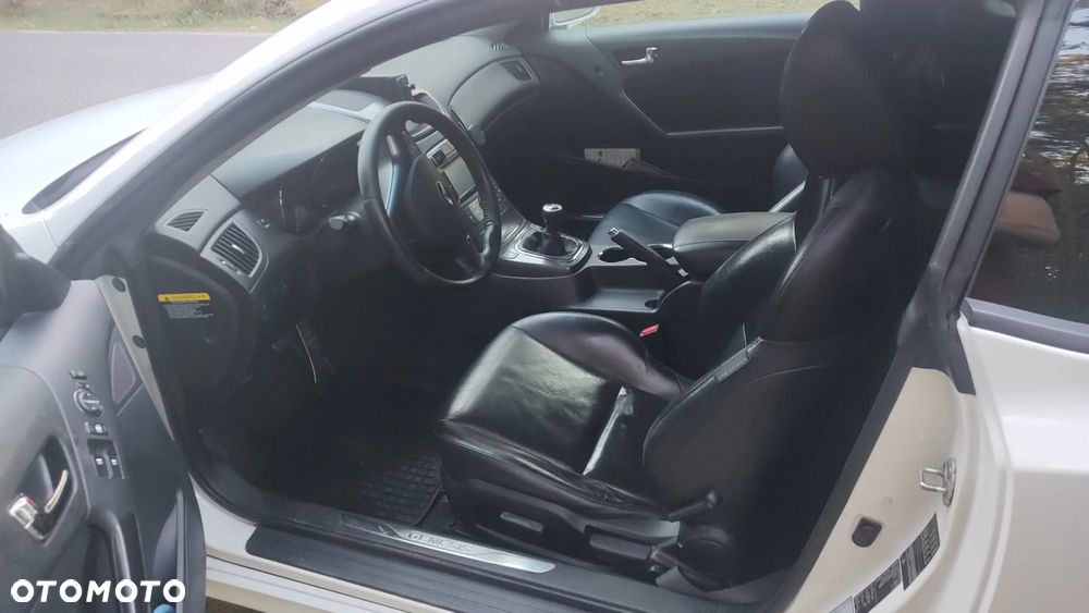 Hyundai Genesis Coupe 2.0 TCI Premium - 13