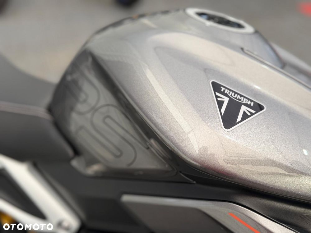 Triumph Street Triple - 12