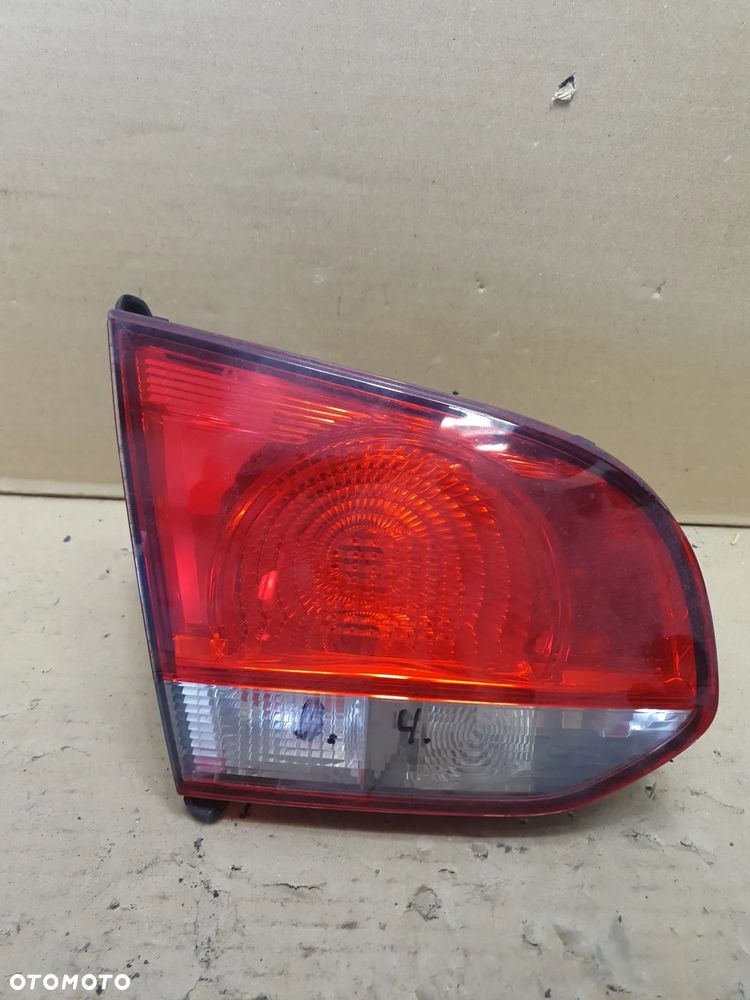 LAMPA LEWA W KLAPE VOLKSWAGEN GOLF VI 6 - 1