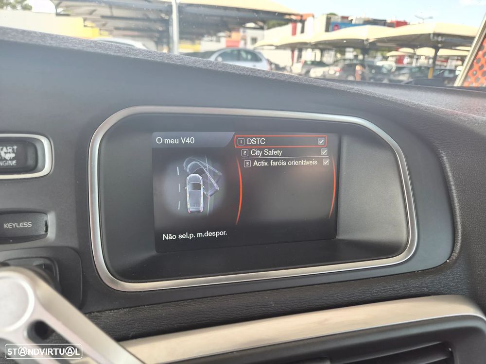 Volvo V40 D2 - 11