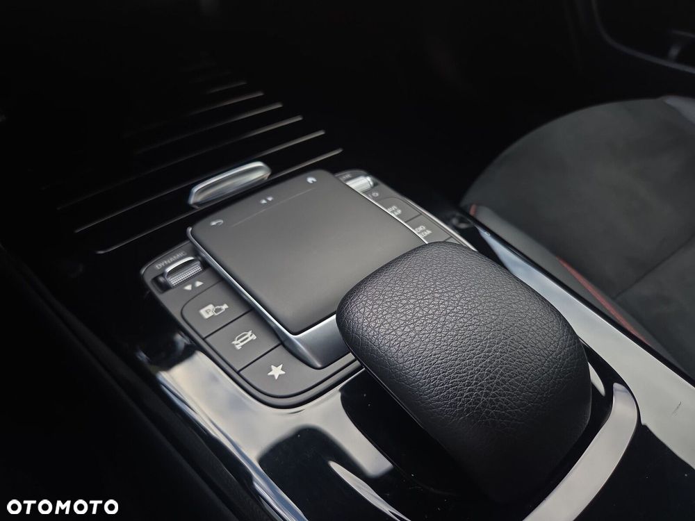Mercedes-Benz CLA - 13