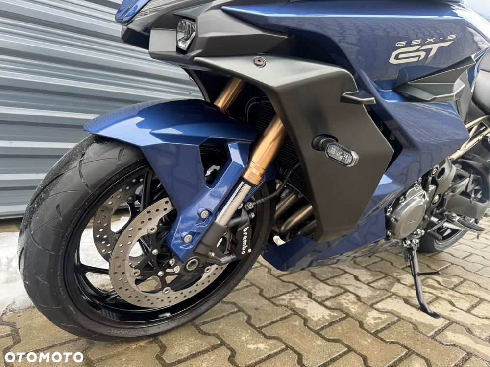 Suzuki GSX - 17