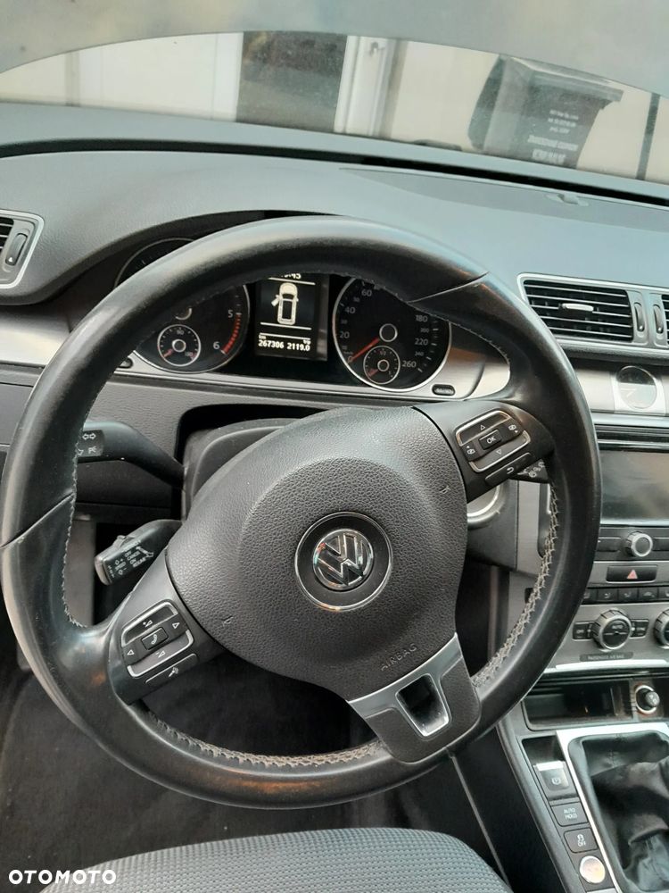 Volkswagen Passat 2.0 TDI BlueMotion Technology Comfortline - 13