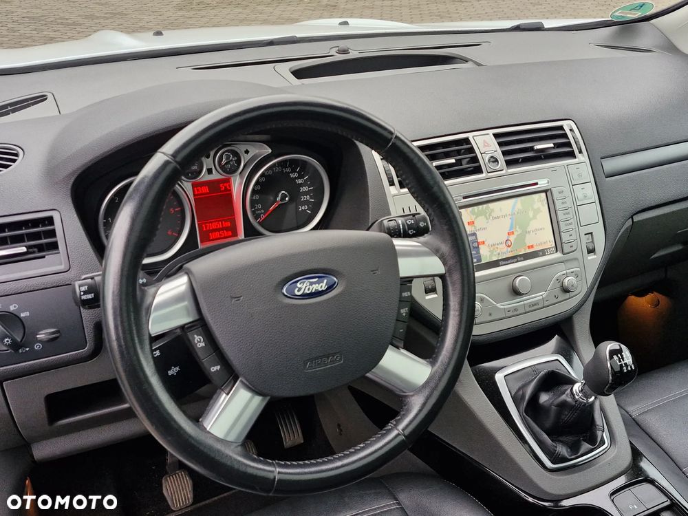 Ford Kuga 2.0 TDCi 4x4 Titanium - 28