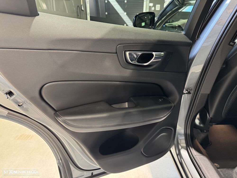 Volvo XC 60 2.0 B5 R-Design AWD - 26