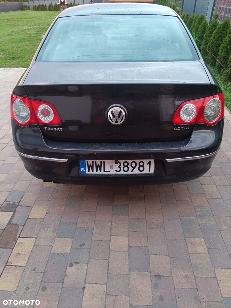 Volkswagen Passat - 2