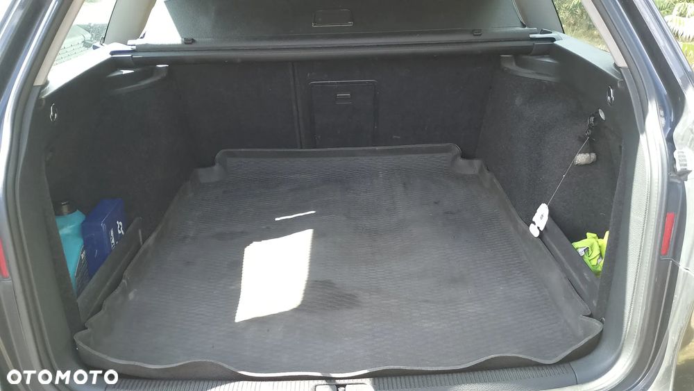 Volkswagen Passat 2.0 TDI DPF Highline - 9