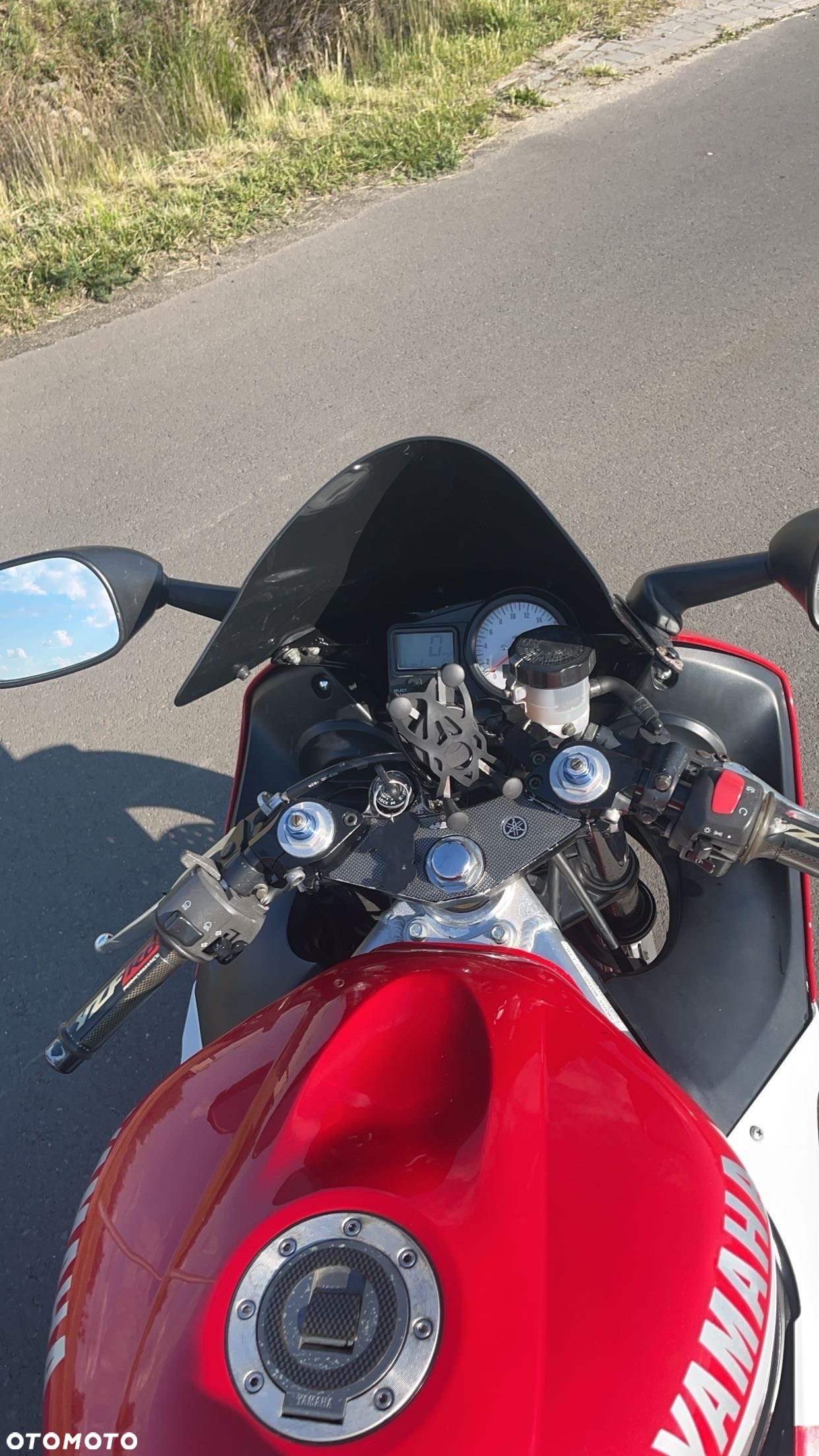 Yamaha R6 - 6