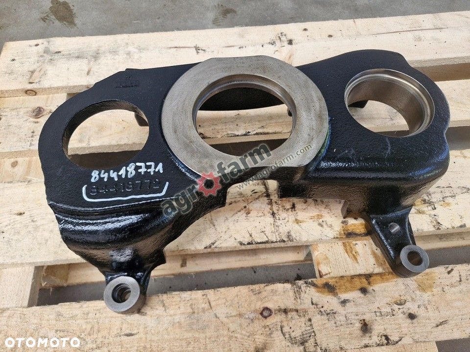 Wspornik łożyska Case Magnum 235, 250, 260, 280 - 2