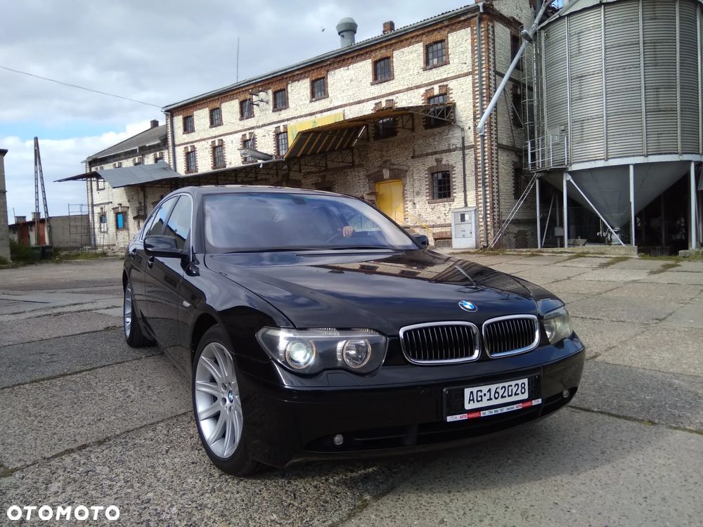 BMW Seria 7 745i - 3