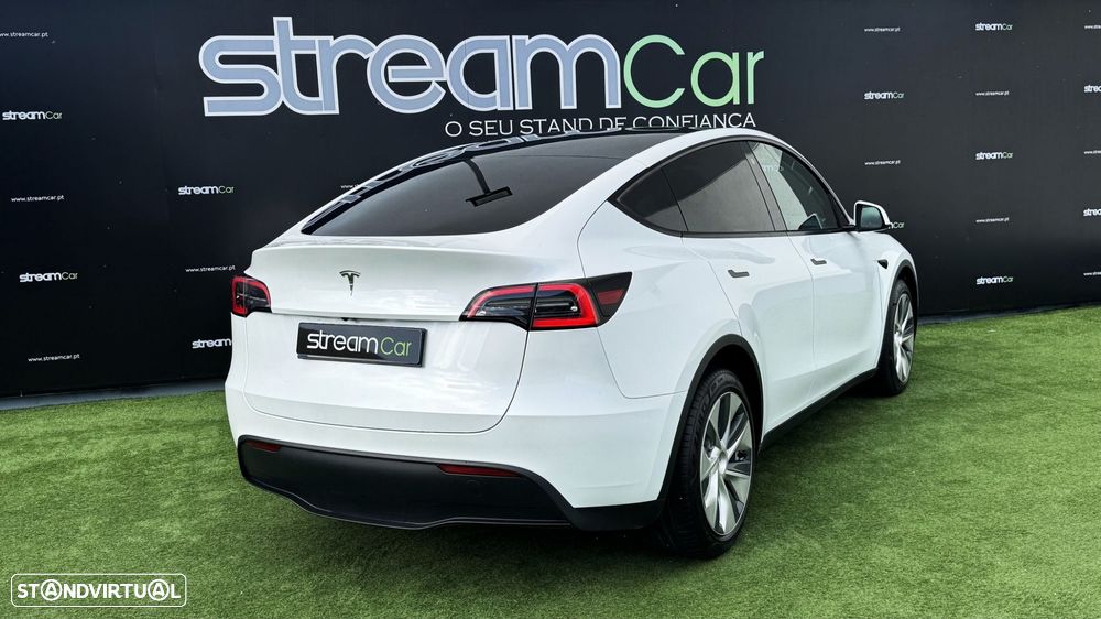 Tesla Model Y Long Range Dual Motor AWD - 8