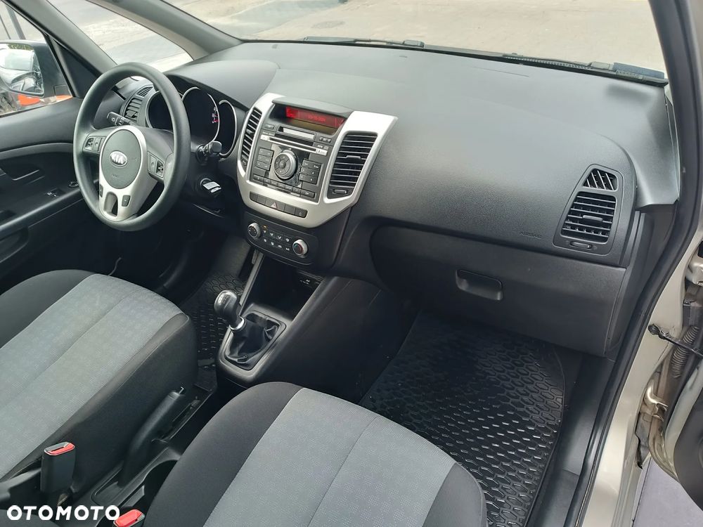 Kia Venga - 10