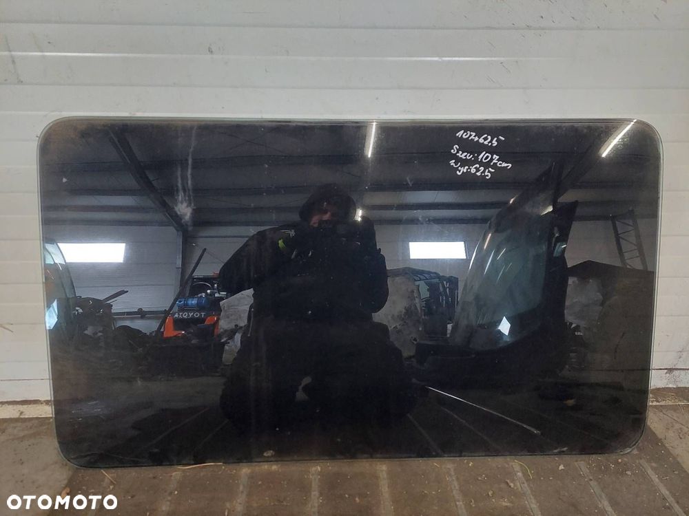 SZYBA KAROSERYJNA LEWY TYŁ VOLKSWAGEN LT 107 X 62,5 - 1