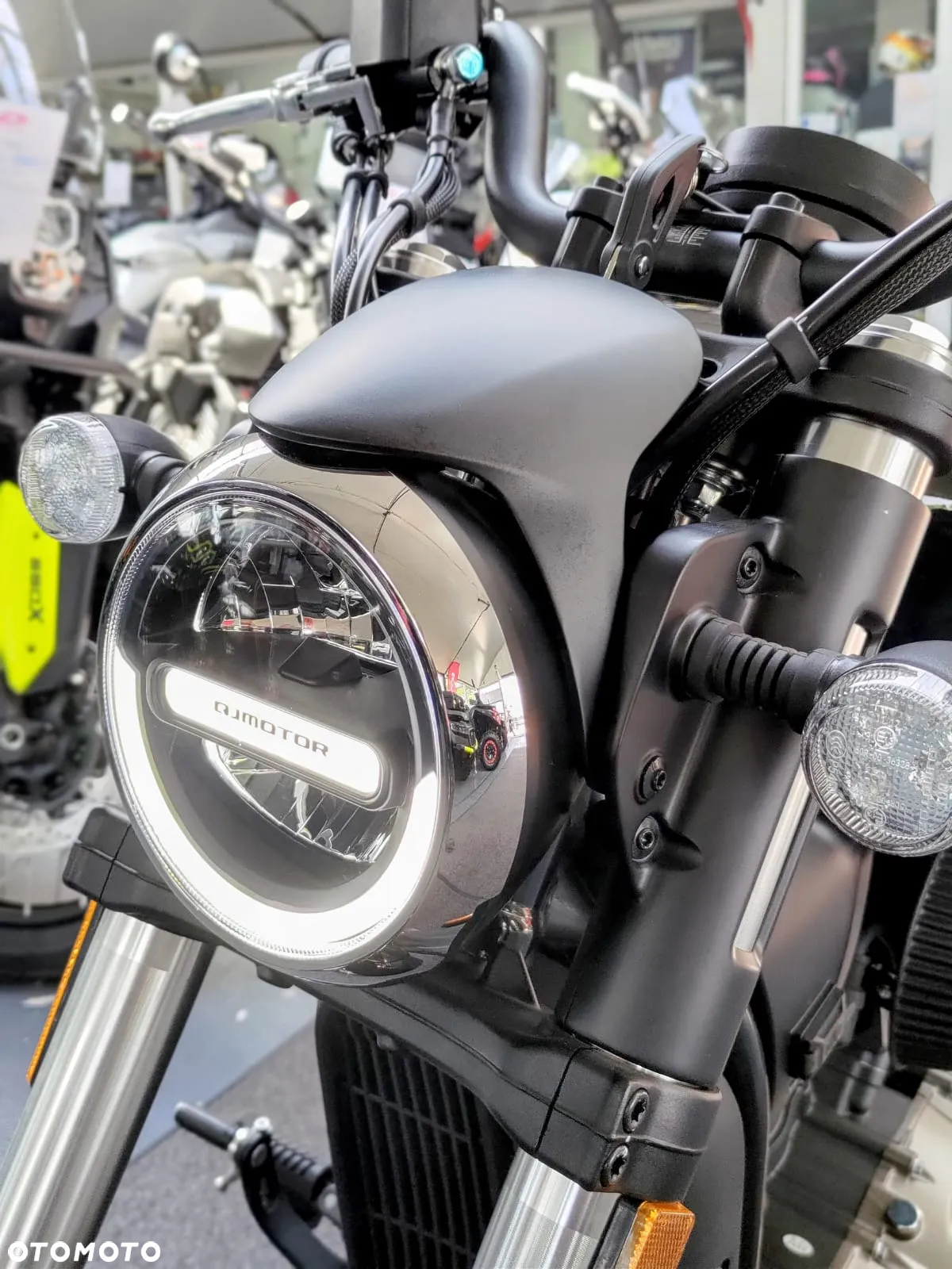 QJMOTOR SRV 125 - 6