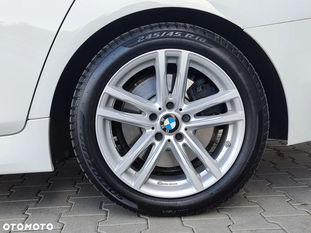 BMW Seria 5 M550d xDrive Sport-Aut - 39