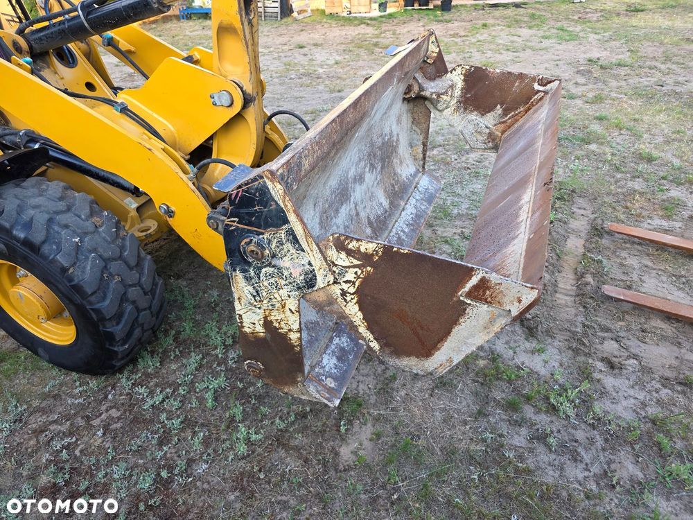 Caterpillar CAT 906 - 15