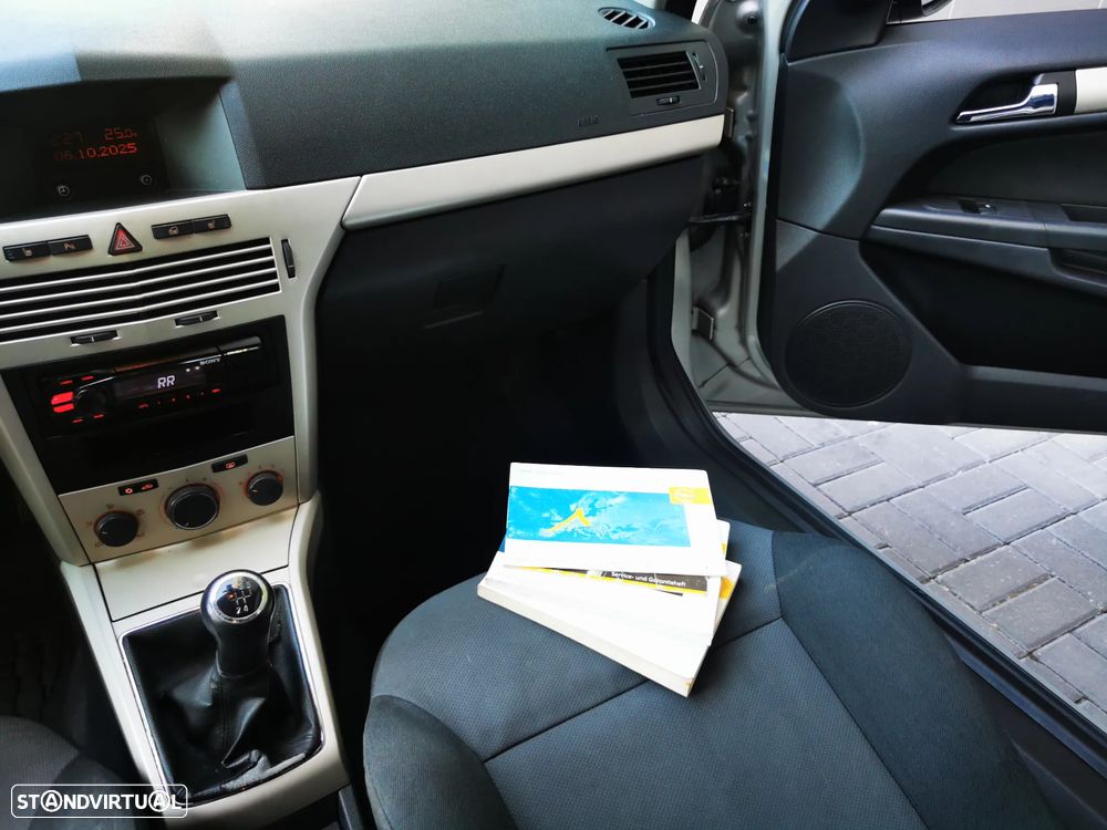 Opel Astra GTC 1.4 Selection - 19